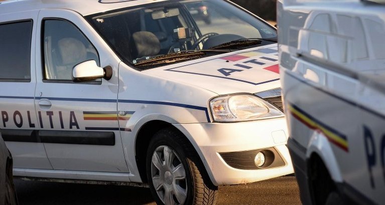 Tâlhărie pe o stradă din Turda. Doi tineri au tăbărât peste un clujean, l-au bătut și i-au luat banii