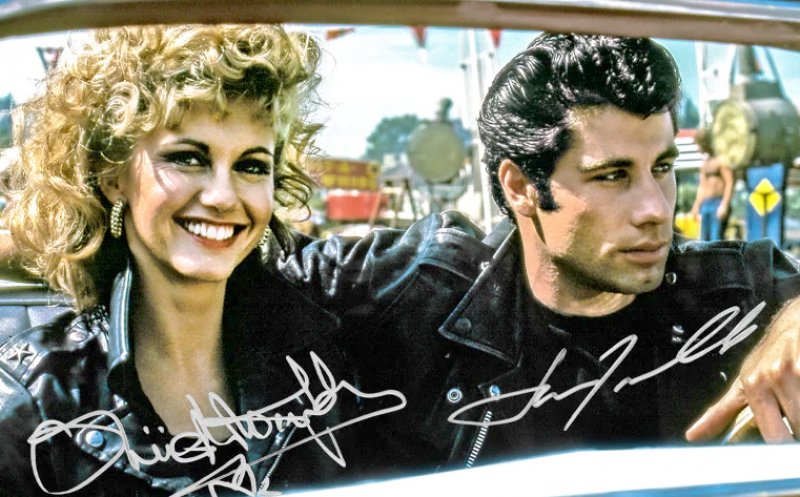 A MURIT Olivia Newton-John. Cântăreaţa a devenit celebră la 29 de ani, când a jucat memorabil rolul unei liceene alături de John Travolta
