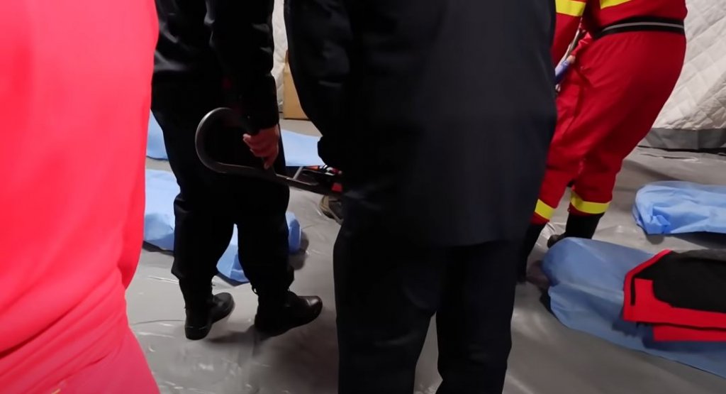 Festivalier luat în vizor de polițiști, după ce și-ar fi împins prietena pe scări la Untold. Fata spune că a fost "un accident"