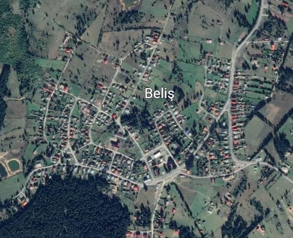 Localitatea Beliș, construită de un arhitect. Zona turistică era prevazuta cu transport pe cablu, iar pe lac erau culoare pentru caiac-canoe