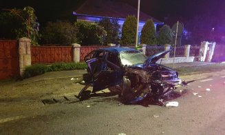O mașină s-a făcut ZOB în Florești. Doi tineri, la spital