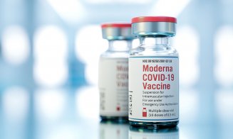 Vaccin nou de la Moderna, aprobat în UK. Vizează atât Omicron, cât şi tulpina originală și ar putea fi administrat doar o dată pe an