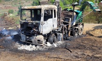 Un camion a luat foc în Cojocna. Pompierii s-au luptat mai bine de două ore cu flăcările