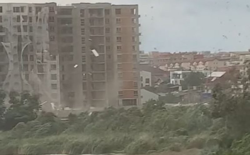 Mini-tornadă la Cluj-Napoca! A făcut ravagii lângă un bloc în construcție