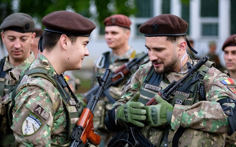 Cică Selly s-ar fi dus în armată :) MApN s-a lăudat cu asta, iar românii au făcut scandal