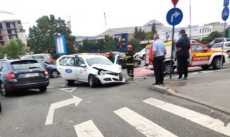 ACCIDENT pe Calea Floreşti din Mănăştur. Un TAXI implicat