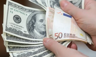 Dolarul rămâne în continuare mai scump ca euro. Leul pierde și el teren în fața monedei americane
