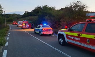Mașină răsturnată pe un drum din Cluj. Trei copii au ajuns la spital