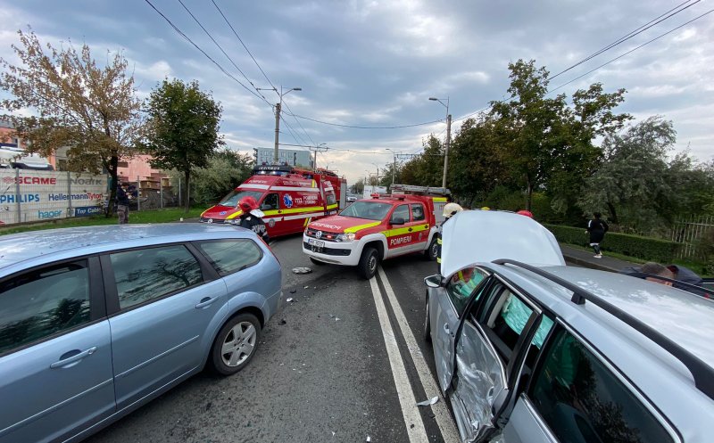 Accident pe Traian Vuia, lângă aeroport. Doi răniți