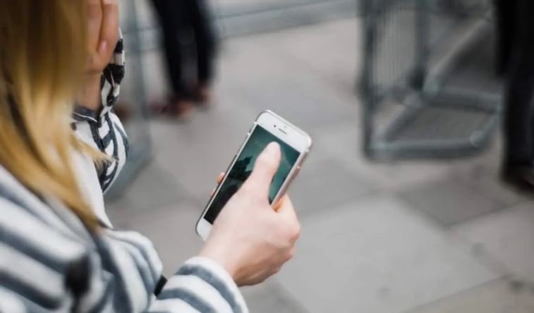 O nouă metodă de înşelătorie prin SMS. Poliția: "Este o mare păcăleală care te poate lăsa fără bani"