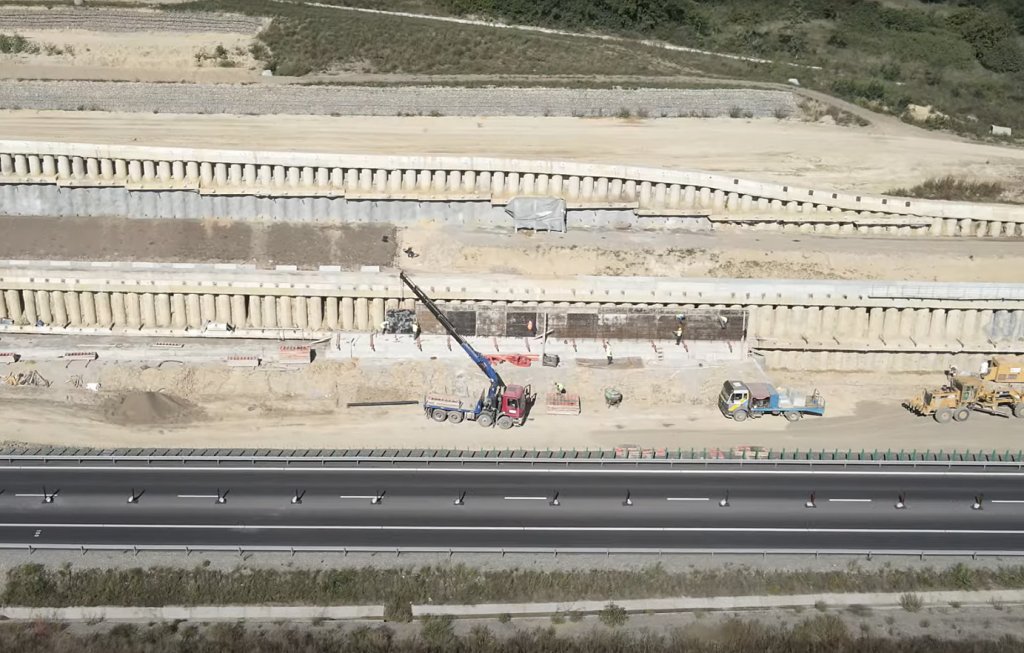 Înclinometre pe Autostrada A10 Sebeș-Turda, zona alunecării de teren de la Oiejdea, pentru a monitoriza stabilitatea dealului
