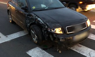 Ca la popice, pe o şosea din Cluj: A lovit maşina din faţă şi a proiectat-o în alta, parcată pe marginea drumului