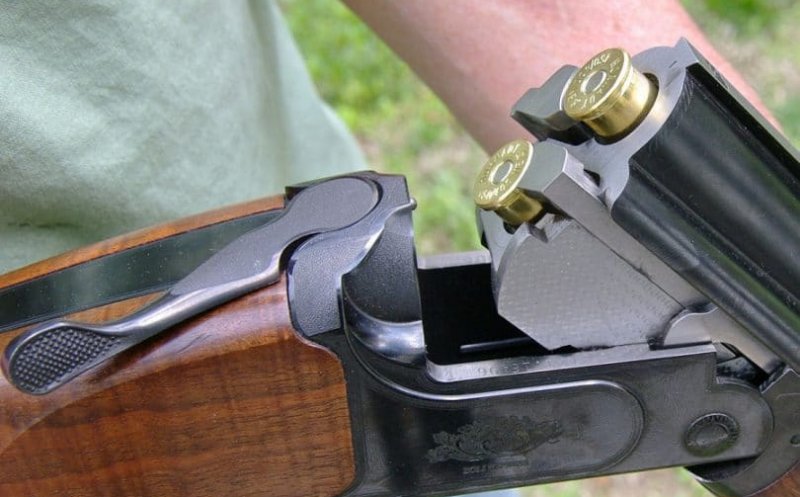 Peste 250 de infracţiuni constatate, vara asta, de poliţiştii de la arme, explozivi şi substanţe periculoase