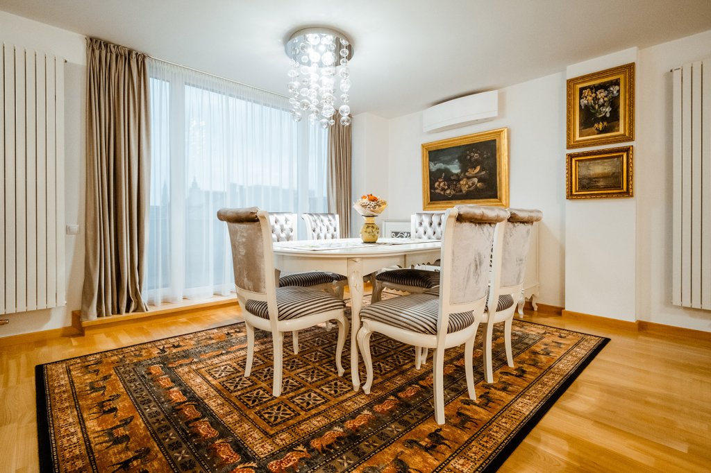 Cu cât se vinde un penthouse cochet în centrul Clujului