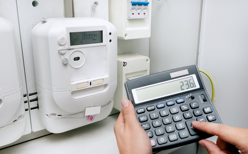 Protecția consumatorilor, controale la furnizorii de curent. Inspectorii verifică modul de calcul al facturilor