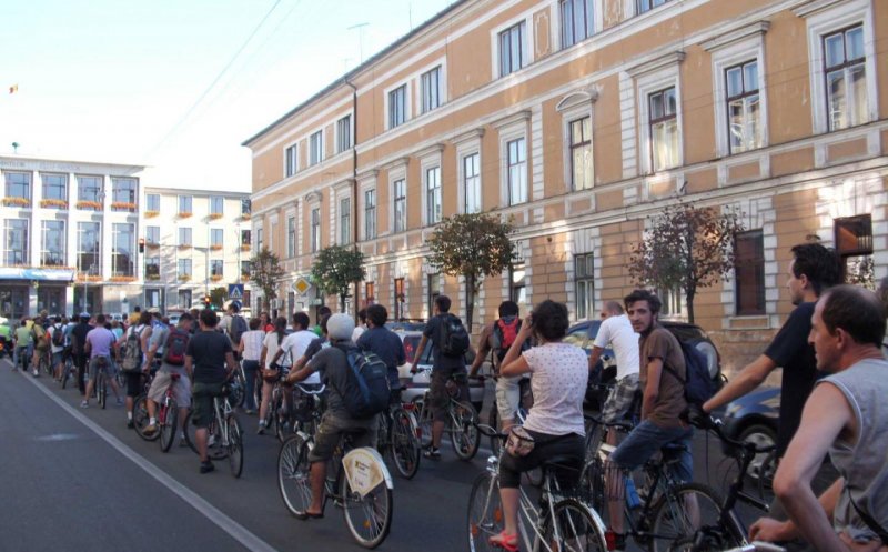 15 ani de proteste ale bicicliștilor din Cluj: "o aniversare tristă, ne-am fi dorit să o fi luat deja autoritățile locale în direcția bună"