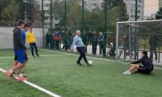 Emil Boc s-a băgat la joc alături de naționala de tineret. Primarul a înscris golul victoriei echipei sale