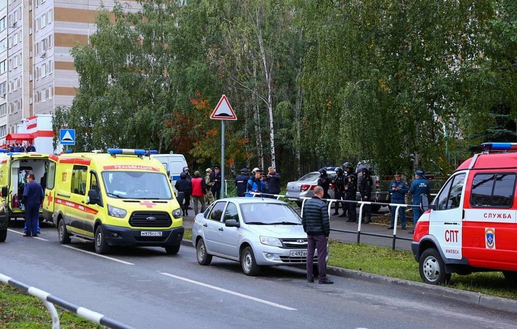 Atac armat într-o școală din Rusia. Cel puţin 6 morţi şi 20 de răniţi