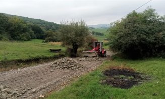 Reparații pe un drum județean din Cluj. Se vor finaliza cu turnarea asfaltului