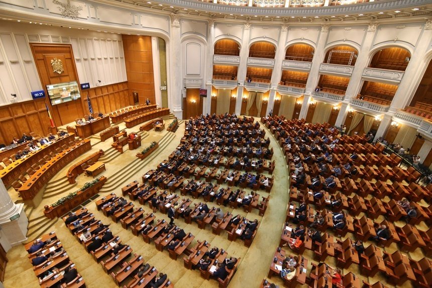 Camera Deputaţilor a votat majorarea salariilor aleșilor locali. Cele ale parlamentarilor nu cresc