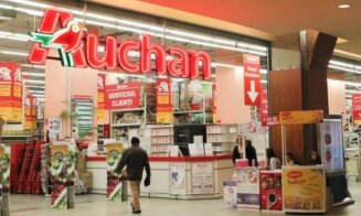 Auchan a fost amendat cu 750.000 de lei. Marfă expirată, mucegai și promoții nerespectate în 50 de magazine din România