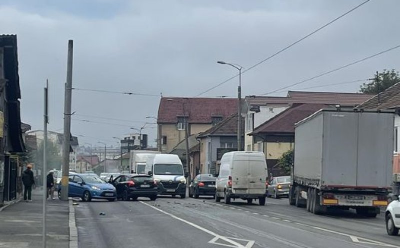 Mașină izbită în plin pe strada Oașului. VIDEO cu momentul impactului
