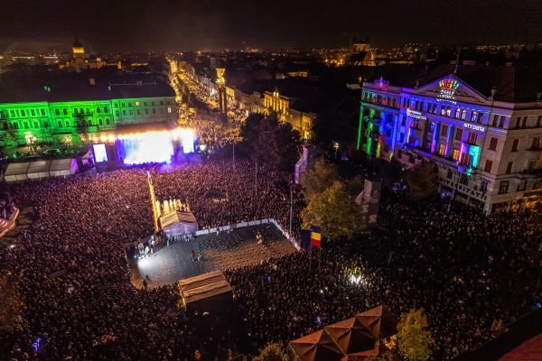 A doua seară a Zilelor Clujului a adunat peste 75.000 de persoane în Piața Unirii