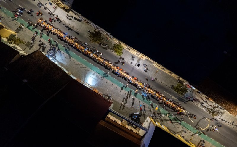 Midnight Snack, la Zilele Clujului! Cea mai mare masă din oraş a fost întinsă pe strada Napoca