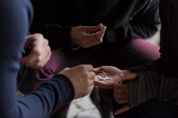 Profesorii clujeni vor fi învățați cum să prevină consumul de substanțe cu efecte psiho-active în școli