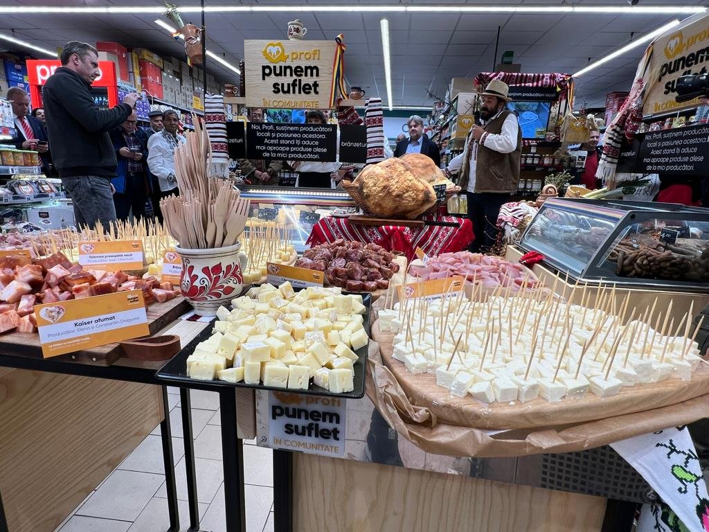 Producătorii locali sunt acum prezenți pe „Raftul Bunătăților Locale” de la Profi Cluj: „Este o gură de oxigen” / „Oamenii vor să găsească micii  producători în magazinele mari”