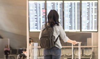 Minorii care au împlinit 16 ani ar putea călători în străinătate singuri, fără a fi însoțiți de un adult