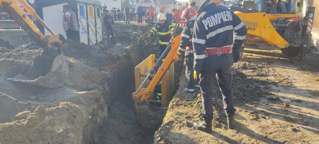 Intervenție de urgență la Cluj: Bărbat prins sub un mal de pământ/ Elicopterul SMURD, la fața locului / Semne incompatibile cu viața