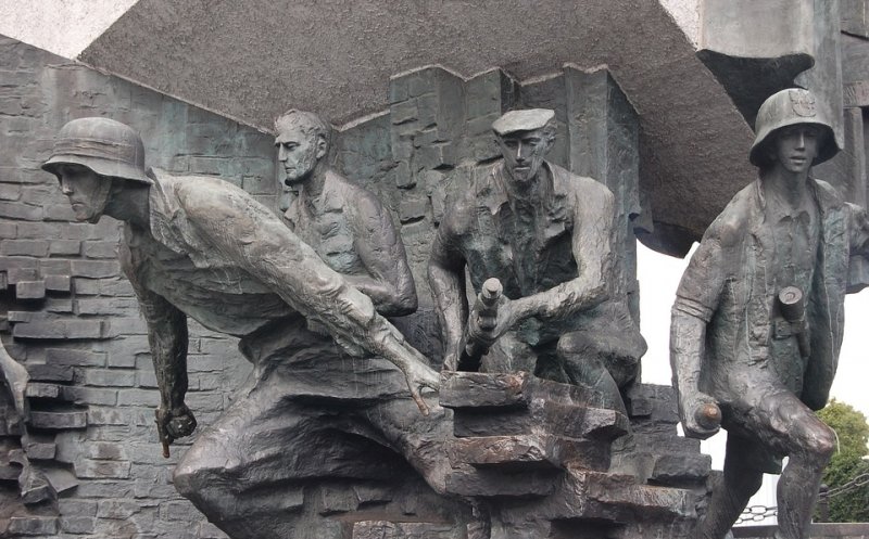 Polonia distruge monumente dedicate Armatei Roşii: Sovieticii au adus o nouă sclavie, nu libertatea