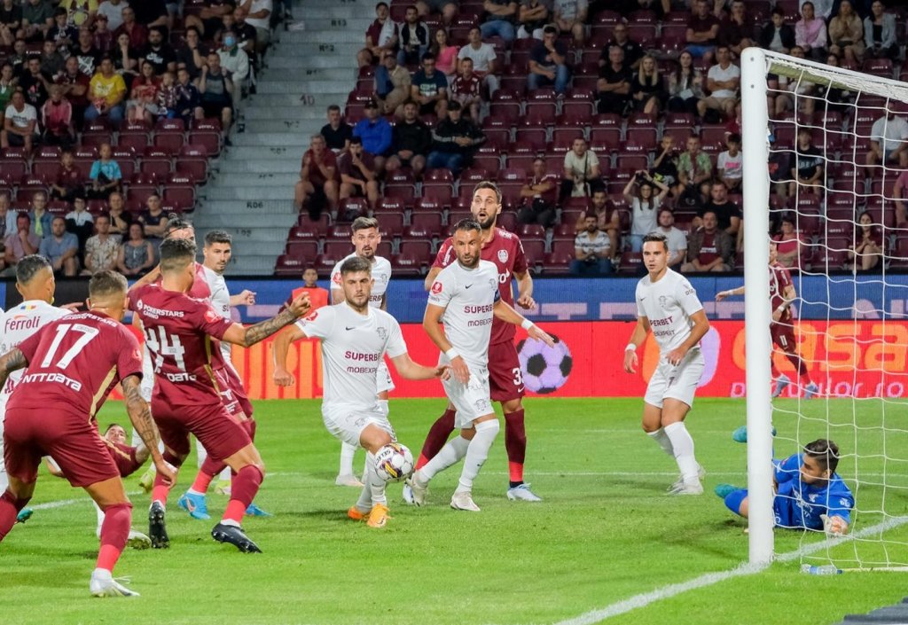 Derby "feroviar" în Giulești. CFR Cluj joacă pe terenul Rapidului