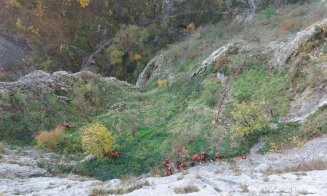 Salvamontiștii clujeni, exercițiu complet de salvare din perete, în Cheile Turzii