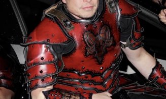 NICI VORBĂ de Elon Musk, la Castelul lui Dracula de la Bran! A petrecut la New York de Halloween