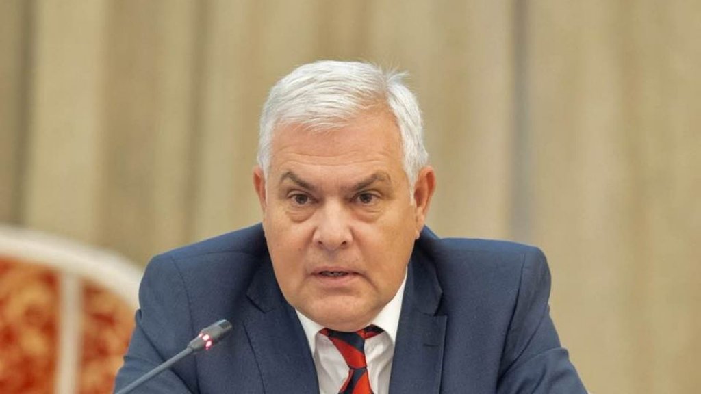 Angel Tîlvăr, învestit oficial în funcţia de ministru al Apărării