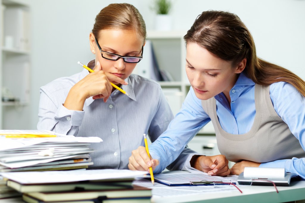 Economiștii sunt la mare căutare în Cluj. Salarii de până la 1.200 de euro pe lună