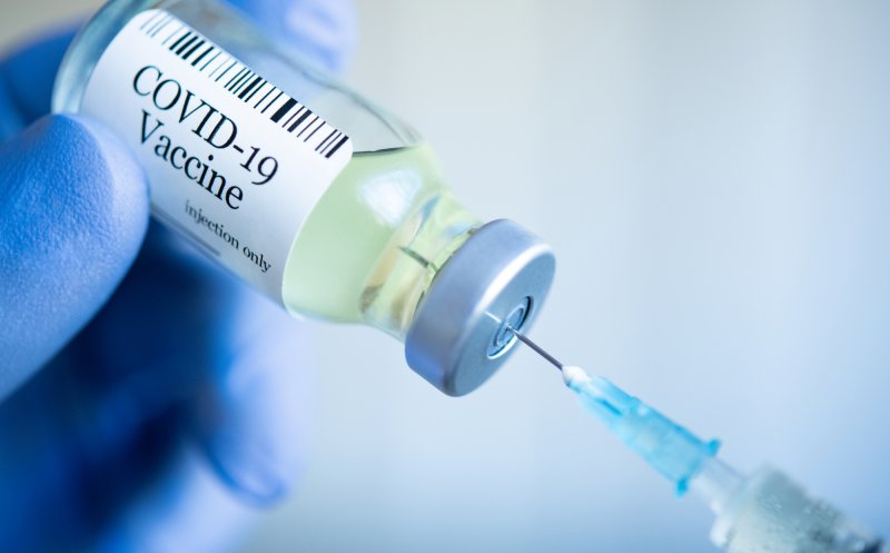 Când sosește în România noua variantă a vaccinului anti-COVID