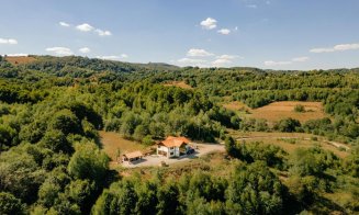 Cabană de vis cu ciubăr și foișor, în Apuseni, la granița dintre Cluj și Bihor