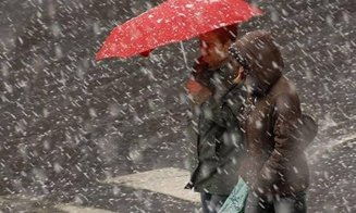 Atenționare METEO: vânt, ploi și ninsori în weekend! Unde se depune zăpadă