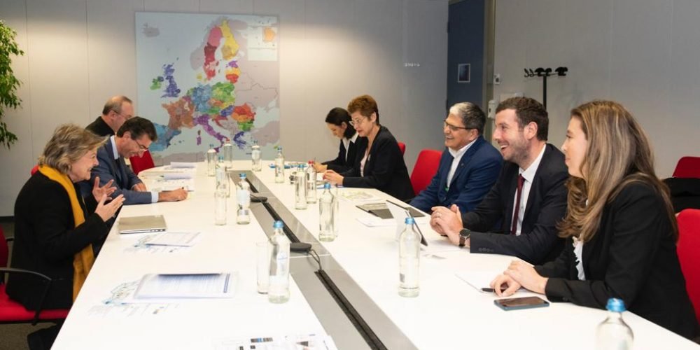 Sprijinirea populaţiei pentru plata facturilor şi prelungirea acordării voucherelor sociale de 250 de lei, agreate de Comisia Europeană