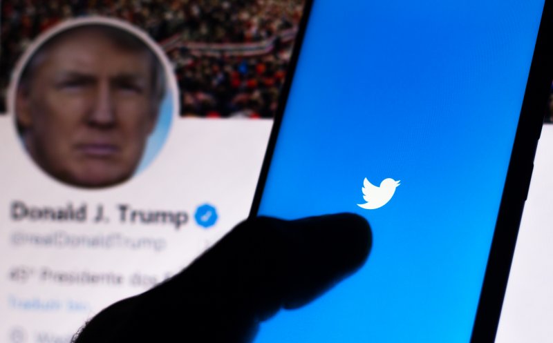 Donald Trump revine pe Twitter după ce Elon Musk, noul proprierar al rețelei de socializare i-a restabilit contul. Cum a luat cel mai bogat om din lume decizia?