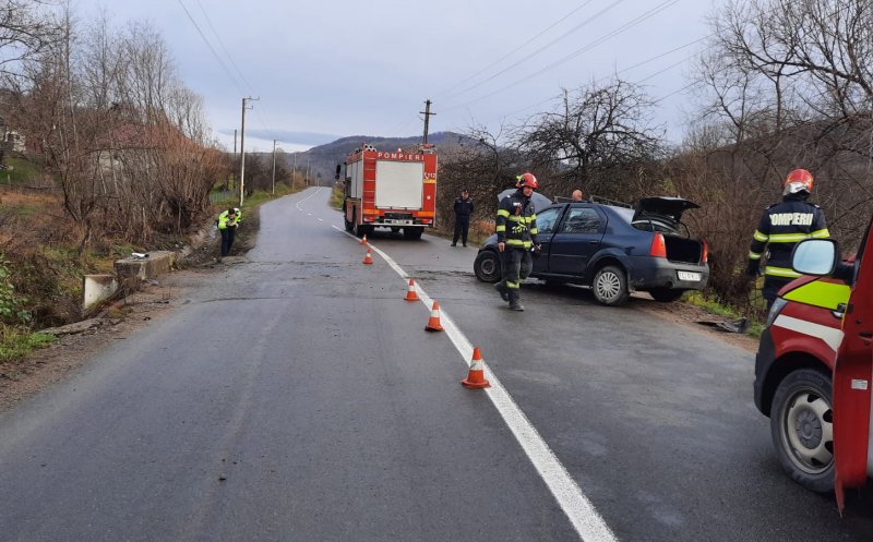 Accident pe Cluj - Oradea. O mașină a intrat în parapet