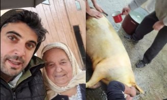„Bunica” lui Mircea Bravo a tăiat deja porcul alături de actorul clujean Bob Rădulescu: „Să aduci lada frigorifică, porcul e în ocol” /„De la 7 dimineața suntem aici”