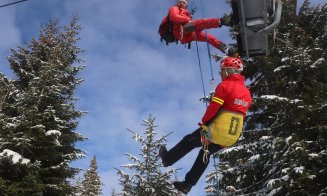 Salvamontiștii clujeni se pregătesc de sezonul de iarnă. Exercițiu complex de salvare din telescaun