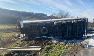 Accident între o maşină şi un camion pe Cluj - Oradea. O femeie a murit/ Trafic blocat