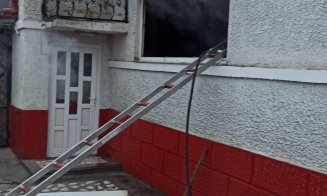 INCENDIU la o casă din Cluj. Intervin pompierii