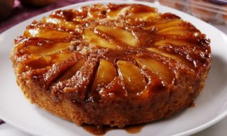 Rețetă de toamnă. Cum faci cel mai simplu și delicios tort de mere cu zahăr ars