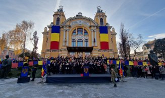 Spectacol de culoare în centrul Clujului. Mii de clujeni s-au bucurat de paradă și de artificiile de zi